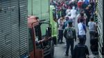 Truk Paksa Melintas, Demo Buruh di Bekasi Tegang