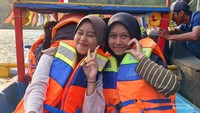 Jangan lupa foto sama sobat mu ya.