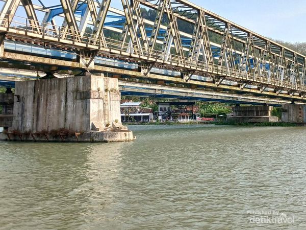 Seru Juga Healing Naik Kapal Telusur Kali Serayu, Cobain Deh!