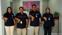 Co-location sendiri merupakan kantor yang dipakai secara bersama oleh ketiga entitas di dalam sinergi layanan keuangan, khususnya permodalan. Ketiga entitas Holding UMi yang berintegrasi di antaranya PT Bank Rakyat Indonesia (BRI) sebagai induk bersama PT Pegadaian dan PT Permodalan Nasional Madani (PNM).  