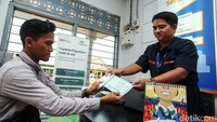 Kini warga bisa menggadaikan barangnya di Co-location Holding Ultra Mikro (UMi) atau Kantor Sentra Layanan Ultra Mikro (UMi).  