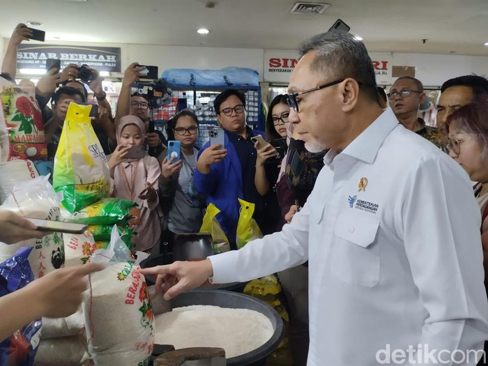 Zulhas Cek Pasar Jakarta