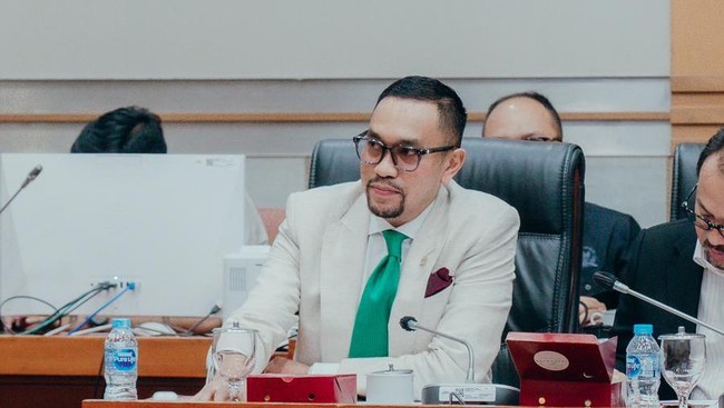 Ahmad Sahroni Ahmad Sahroni