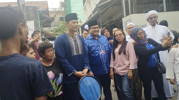 AHY juga berjumpa warga sekitar
