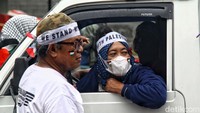 Sebelumnya, mereka berjalan kaki dari kawasan Patung Kuda Jakarta.