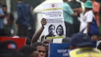 Mereka juga meminta aktivis HAM Haris Azhar dan Fatia dibebaskan.
