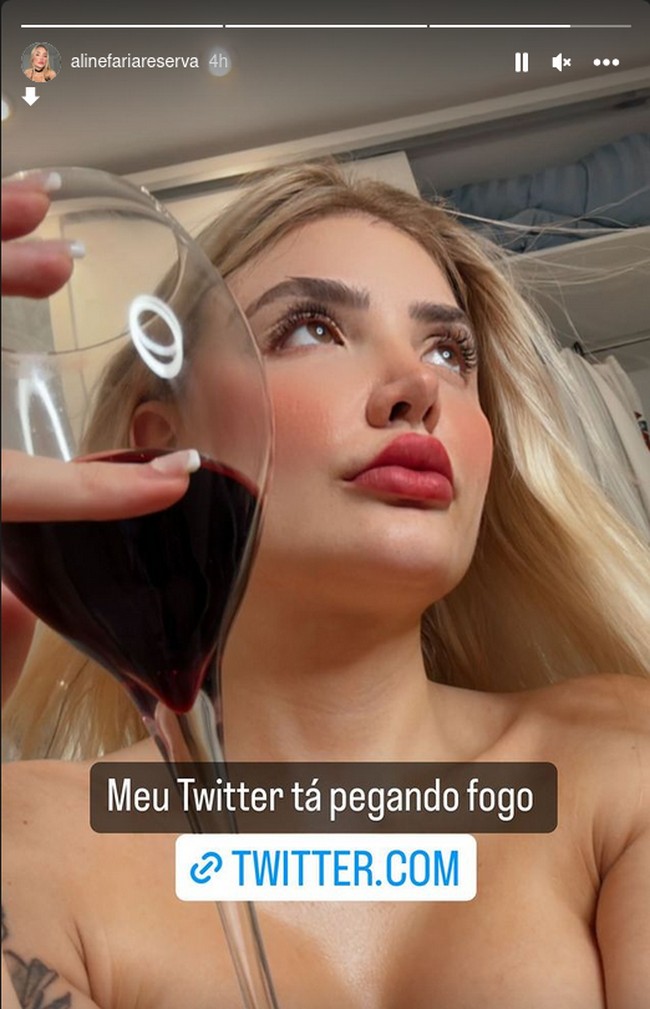 Kamu harus sign in sayang. Ada beberapa foto di bawah. Aku ingin tidur, hati-hati, malaikat. Selamat malam. Aku akan mengajarimu lain kali jika kamu tidak bisa, tulis Aline yang kemudian dibalas oleh Neymar seolah-olah dia sudah bisa membukanya. Foto: Dok. Instagam Aline Farias