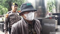 KPK sebelumnya menetapkan Pj Bupati Sorong Yan Piet Mosso (YPM) sebagai tersangka kasus dugaan suap terhadap pemeriksa BPK Papua Barat. KPK menyebut suap tersebut terdiri atas uang Rp 960 juta dan satu jam Rolex.