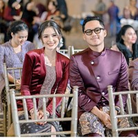 Banyak netizen mengagumi keduanya dan mendoakan hubungan Azriel bersama pacarnya langgeng. “Azriel tipe cowok setia. Suka gaya Azriel, kalem berwibawa,” komentar netizen. Foto: Instagram Azriel Hermansyah, Sarah Menzel