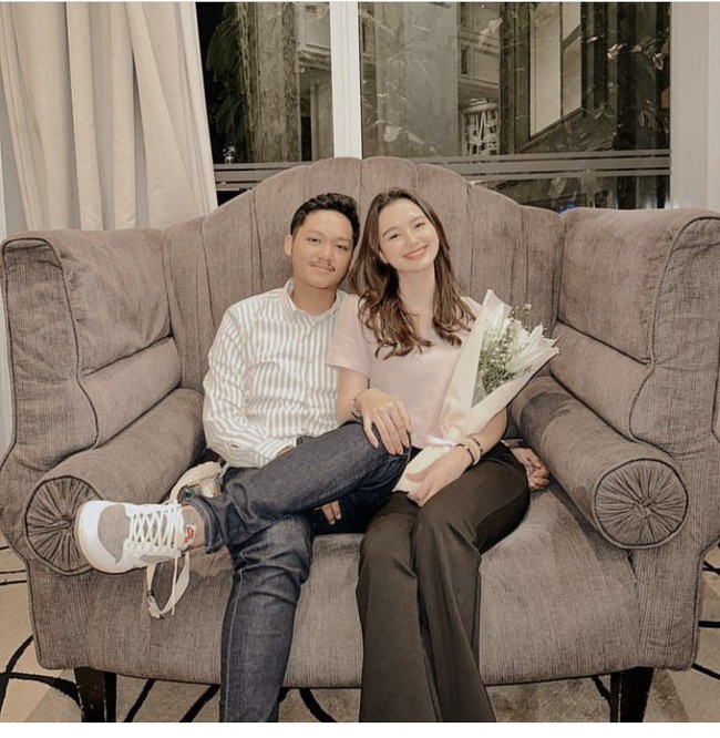 Melalui akun Instagram pribdinya Sarah kerap membagikan kebersamaannya dengan Azriel. Keduanya diketahui sudah berpacaran sejak tahun 2020. Foto: Instagram Azriel Hermansyah, Sarah Menzel