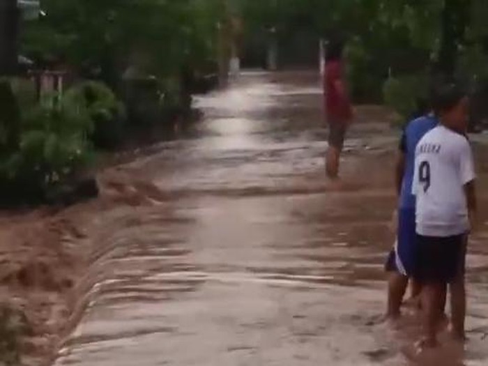Banjir di wilayah Bojonegoro setelah diguyur hujan pagi hingga sore