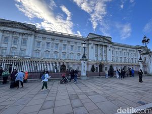 Belum ke London Kalau Tidak ke Istana Buckingham, Nih Potretnya