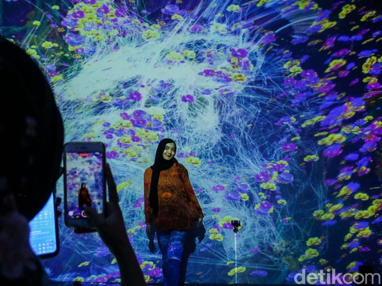 Bermandikan Cahaya di Disney Wish Exhibition