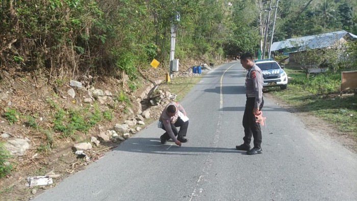 Siswi SMK bernama Isabela Mogulaingo (19) di Kabupaten Bone Bolango, Gorontalo tewas setelah motornya terlibat tabrakan dengan sebuah mobil.