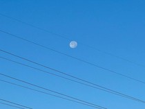 Kenapa Bulan Bisa Terlihat pada Siang Hari? Ini Jawabannya