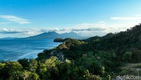 Buat travelers yang suka banget berburu sunset cantik, Bukit Pulisan bisa menjadi lokasi yang pas.