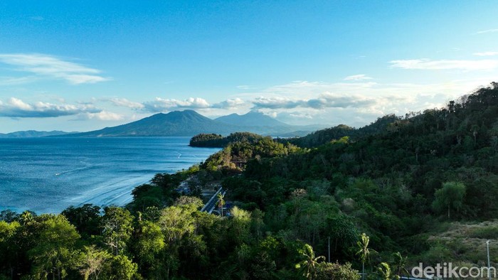 Emang Boleh Secakep Ini? Savana Bukit Pulisan Jadi Hidden Gem di Likupang Emang Boleh Secakep Ini? Savana Bukit Pulisan Jadi Hidden Gem di Likupang