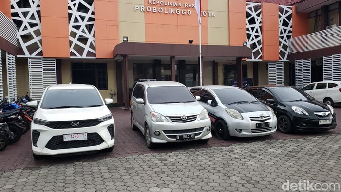 Empat mobil rental yang digelapkan 7 orang sindikat di Probolinggo.