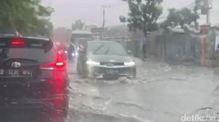 Genangan air di wilayah Jalan AH Nasution, Kota Bandung