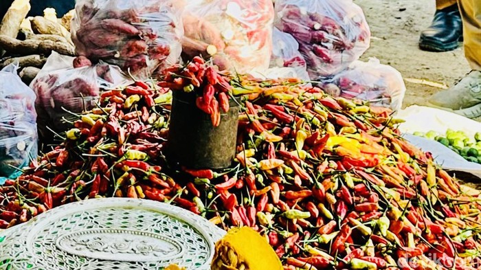 Harga cabai di Pasar Bajoe Bone mengalami kenaikan hingga tembus Rp 100 ribu.