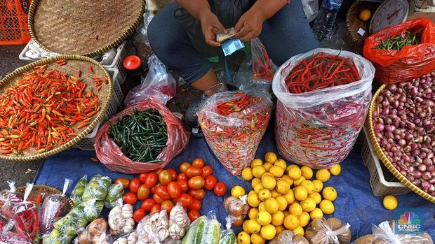 Harga cabai masih menjadi komoditas yang mengalami kenaikan pada Jumat (1/12). Harga cabai merah dan cabe rawit telah mengalami kenaikan dari beberapa minggu lalu. (CNBC Indonesia/Muhammad Sabki)
