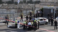 Penembakan ini terjadi di dekat area barat Yerusalem, di mana tidak ada pos pemeriksaan keamanan yang mengawal pintu masuk menuju ke kota tersebut, Kamis (30/11/2023). Kepolisian Israel menyebut dua pelaku penembakan sebagai teroris.