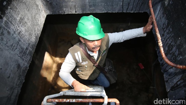 Ini Tempat Pertemuan Koneksi Kabel Laut dan Darat Palapa Ring di Waingapu Beach Manhole (BMH) merupakan instalasi jaringan kabel yang dipasang di bawah permukaan tanah. Fungsinya sebagai tempat kontrol koneksi antara kabel laut dan kabel darat.