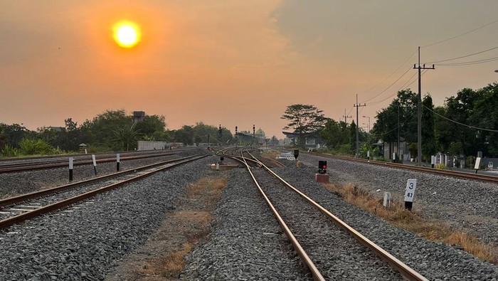 Jalur double track Sepanjang-Mojokerto mulai beroperasi hari ini