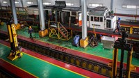 PT Kereta Api Indonesia menambah sebanyak 34 perjalanan kereta api jarak jauh dengan total ketersediaan tempat duduk sebanyak 311.856 kursi selama periode Natal dan tahun baru 2024.  