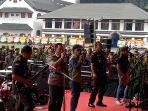 Kapolri, Panglima TNI Hingga KSAD Nyanyi Bareng Slank Usai Sertijab KSAD