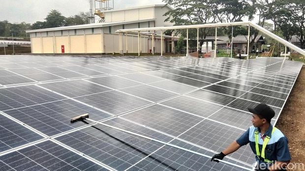 Khofifah resmikan ribuan panel surya di PT HM Sampoerna