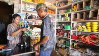 Mulanya, masih banyak warga desa yang ragu untuk melakukan transaksi BRILink. Dalam sehari, Mujiono hanya melayani 5-10 transaksi pada dua bulan pertamanya sejak bergabung sebagai agen BRILink. Lambat laun, nasabah Mujiono terus meningkat bahkan pernah mencapai 100 transaksi per hari. Total nilai transaksi di agen BRILink milik Mujiono pun beragam, mulai dari Rp 2 juta hingga Rp 50 juta.