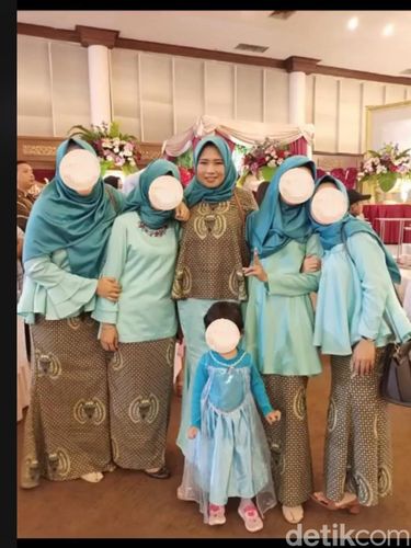 Kisah wanita yang curhat tukang jahitnya salah membuat desain baju untuk seragam bridesmaid.