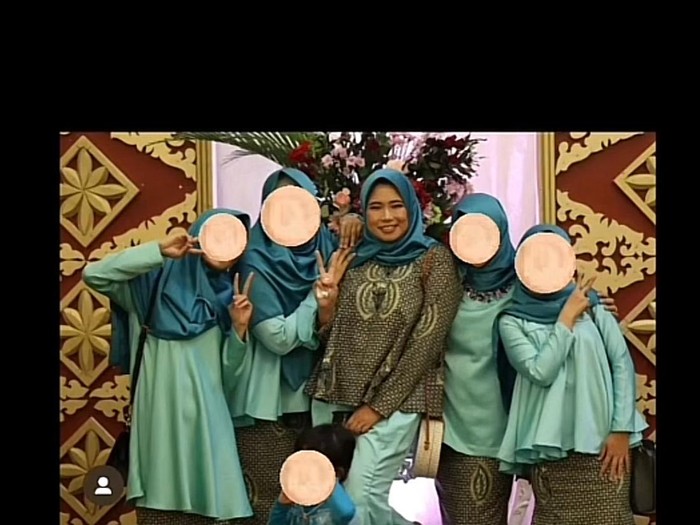 Kisah wanita yang curhat tukang jahitnya salah membuat desain baju untuk seragam bridesmaid.