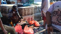 Danny menegaskan Pemkot Makassar akan memberikan sentuhan untuk TPI Paotere pengelolaannya dikembalikan agar menjadi lebih layak. Danny berencana membuat TPI Paotere menjadi pasar ikan modern berbasis tradisional. Foto: (Rania Al-Syam/detikSulsel)