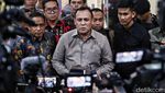 Lambaian Tangan Firli Usai Diperiksa 10 Jam di Kasus Pemerasan SYL