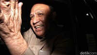 Sebelumnya, Direskrimsus Polda Metro Jaya Ade Safri Simanjuntak mengatakan Firli Bahuri dijerat dengan pasal dugaan pemerasan terhadap mantan Syahrul Yasin Limpo. Saat ini Firli juga telah diberhentikan sementara dari jabatan Ketua KPK.  