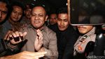 Lambaian Tangan Firli Usai Diperiksa 10 Jam di Kasus Pemerasan SYL