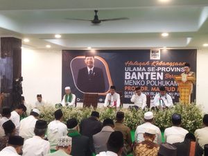 Momen Warga Doakan Mahfud Jadi Wapres, Lalu Minta Kemeja Pilpres 2019