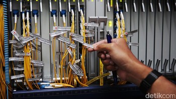 Network Operation Center (NOC) ini menjadi pintu gerbang konektivitas internet untuk daerah-daerah blank spot atau tempat yang sebelumnya tidak memiliki sinyal akibat tidak adanya menara telekomunikasi.  