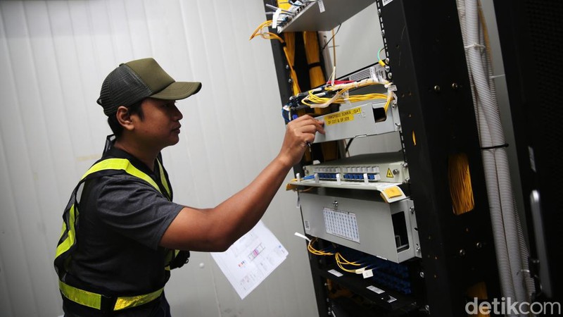 Sumba Timur merupakan salah satu kabupaten di NTT. Ibu kotanya, Waingapu adalah Kota Interkoneksi Palapa Ring yang jadi tulang punggung internet di Sumba Timur.