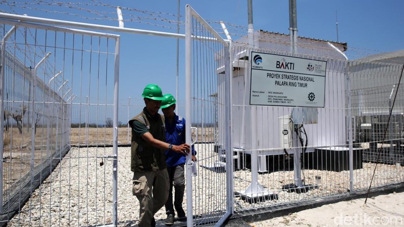 Sumba Timur merupakan salah satu kabupaten di NTT. Ibu kotanya, Waingapu adalah Kota Interkoneksi Palapa Ring yang jadi tulang punggung internet di Sumba Timur.