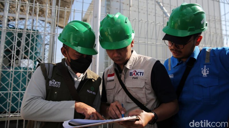 Sumba Timur merupakan salah satu kabupaten di NTT. Ibu kotanya, Waingapu adalah Kota Interkoneksi Palapa Ring yang jadi tulang punggung internet di Sumba Timur.