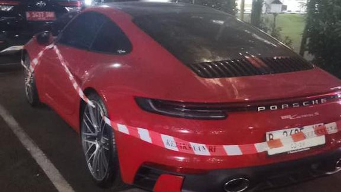 Mobil mewah Porsche yang disita Kejagung (dok istimewa).