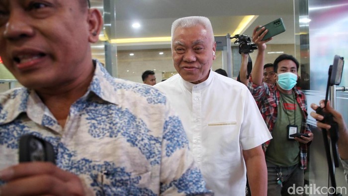 Ketua Harian Pengurus Besar Persatuan Bulutangkis Seluruh Indonesia (PBSI), Tirta Juana Darmadji atau Alex Tirta diperksa Bareskrim.