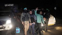 Israel dan kelompok perlawanan Palestina, Hamas, sepakat gencatan senjata pada 24 November dan terus diperpanjang dan berakhir pada Jumat (1/12). Gencatan senjata Israel dan Hamas di Jalur Gaza Palestina resmi berakhir menyusul tidak ada pembaruan kesepakatan antara keduanya soal perpanjangan jeda pertempuran. Selama gencatan senjata, sejumlah tawanan perang dipulangkan dan pasokan kebutuhan masuk ke Jalur Gaza. Hamas Military Wing/Al-Qassam Brigades via Reuters