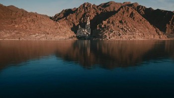 Siranna digambarkan sebagai ruang pribadi spektakuler tempat bertemunya laut, gunung, dan wadi. Foto: Neom