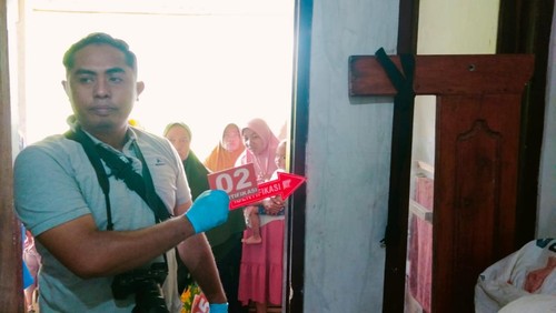 Olah TKP pegawai minimarket gantung diri di Lombok Tengah. (Humas Polres Lombok Tengah)