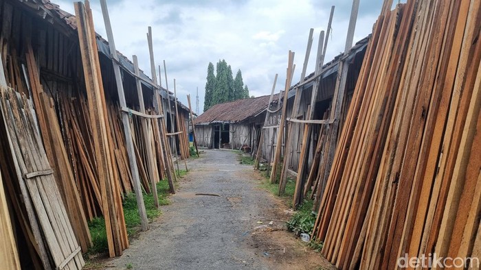 Pasar Kayu Muntilan Kini Jadi Destinasi Wisata Karena Gadis Kretek Pasar Kayu Muntilan Kini Jadi Destinasi Wisata Karena Gadis Kretek