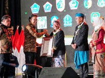 Kemenkes Beri Penghargaan Situbondo Sebagai Kabupaten Sehat